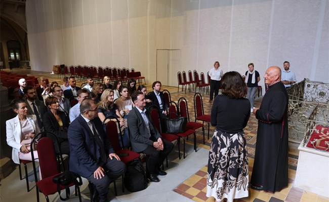 Polaznici Diplomatske akademije posjetili Zagrebačku katedralu